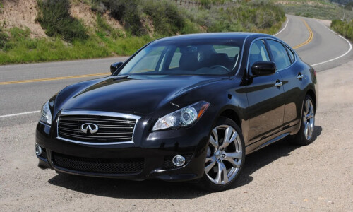 Infiniti M56 #10