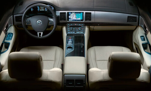 Jaguar XF #7