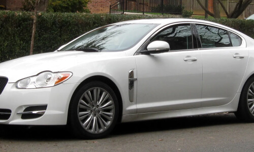Jaguar XF #10