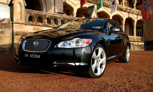 Jaguar XF 4.2 SV8 #2