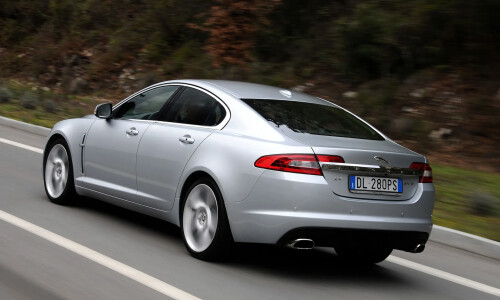 Jaguar XF 4.2 SV8 #10