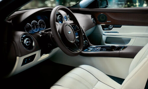 Jaguar XJ #8