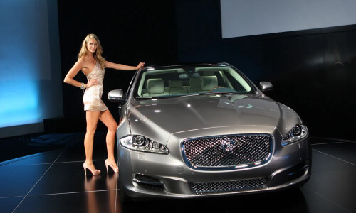 Jaguar XJ #9