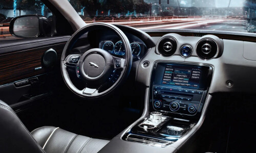 Jaguar XJ #12