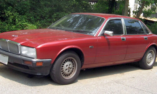 Jaguar XJ40 #1