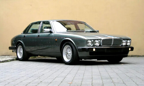 Jaguar XJ40 #2