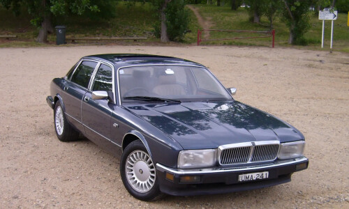 Jaguar XJ40 #11