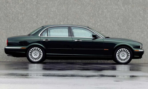 Jaguar XJ8 #2