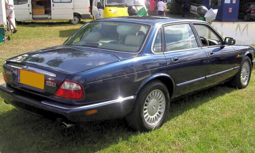 Jaguar XJ8 #4