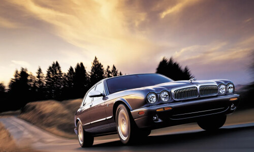 Jaguar XJ8 #6