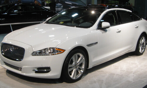 Jaguar XJ8 #9