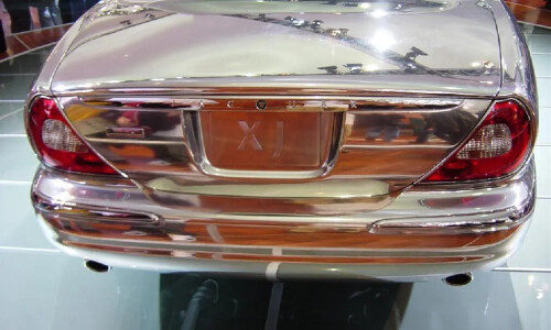 Jaguar XJ8 #11