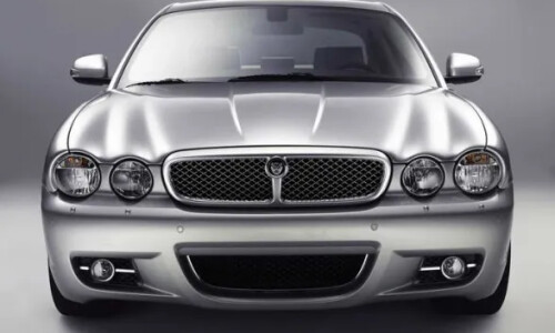 Jaguar XJ8 #12