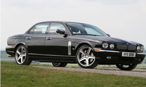 Jaguar XJR #16