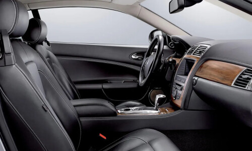 Jaguar XKR Portfolio #8