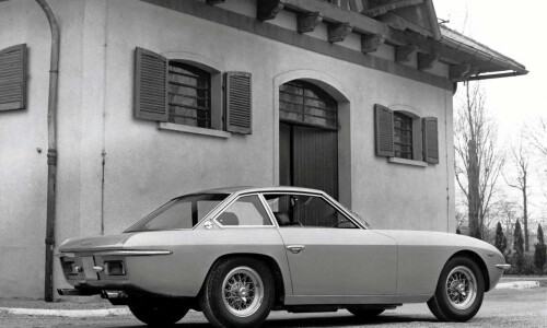 Lamborghini Islero #4