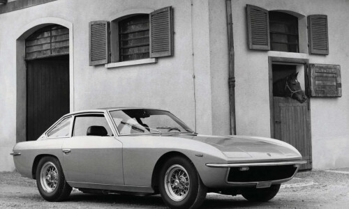 Lamborghini Islero #12