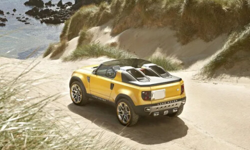 Land-Rover DC 100 #11