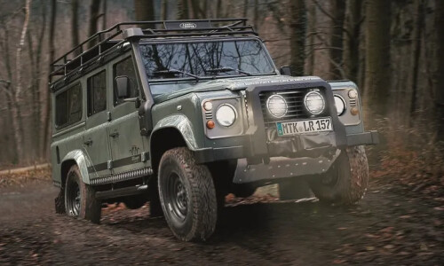 Land-Rover Defender Limited #8