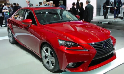 Lexus IS 300h #1
