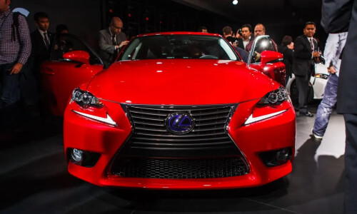 Lexus IS 300h #11