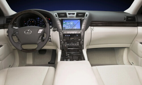 Lexus LS 460 AWD #4