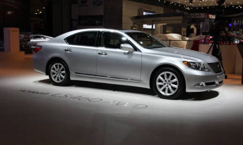 Lexus LS 460 AWD #5
