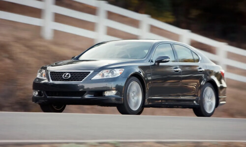 Lexus LS 460 AWD #10