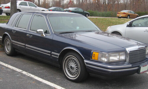 Lincoln Town Car #10