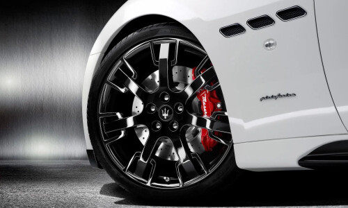 Maserati GranTurismo S #9