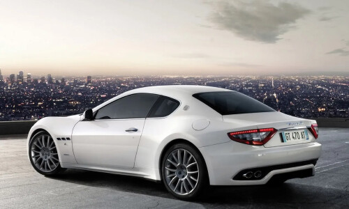 Maserati GranTurismo S #10