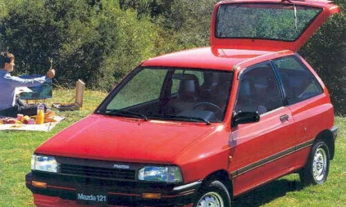 Mazda 121 #7
