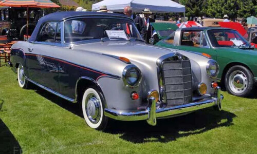 Mercedes-Benz 220 #10