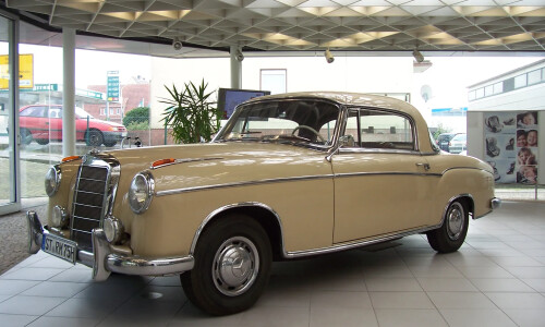 Mercedes-Benz 220 S Coupé #4