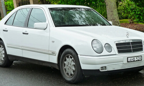 Mercedes-Benz 240 #8