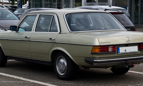 Mercedes-Benz 240 #16