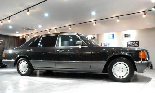 Mercedes-Benz 560 SEL #1