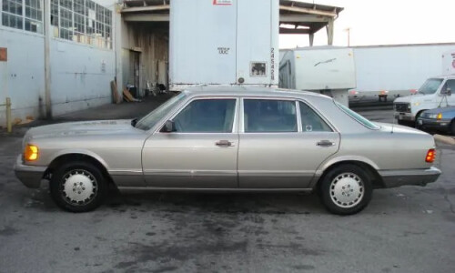 Mercedes-Benz 560 SEL #14