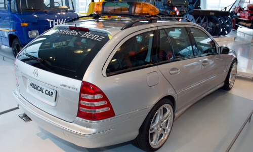 Mercedes-Benz C 32 AMG T-Modell #13