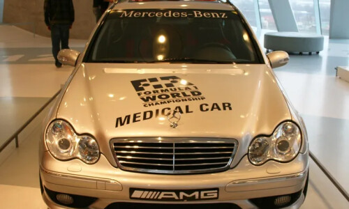 Mercedes-Benz C 32 AMG T-Modell #14