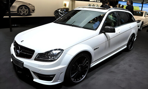 Mercedes-Benz C 63 AMG #12