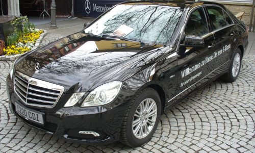Mercedes-Benz E 220 #1