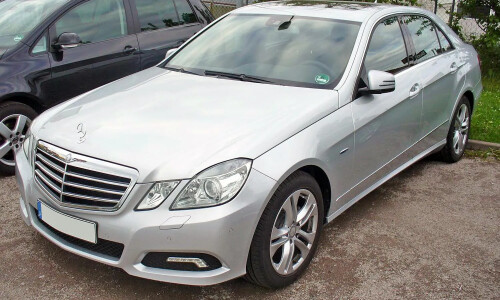 Mercedes-Benz E 220 #11