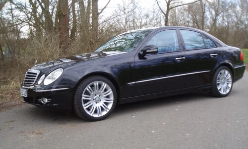 Mercedes-Benz E 220 #12