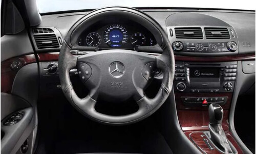 Mercedes-Benz E 220 #16