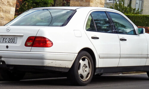 Mercedes-Benz E 230 #11