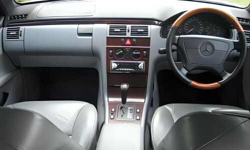 Mercedes-Benz E 230 #12