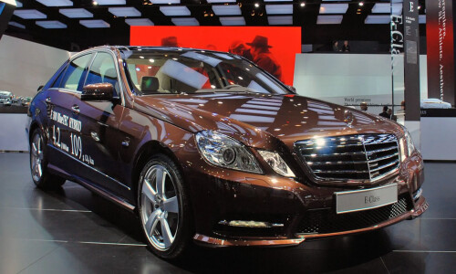 Mercedes-Benz e-300-hybrid #1