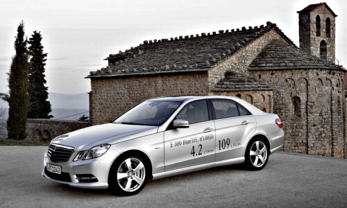 Mercedes-Benz e-300-hybrid #2
