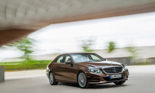 Mercedes-Benz e-300-hybrid #5